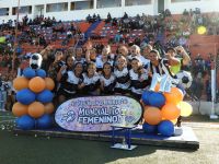 Orgullo barilochense, campeonas y subcampeonas locales en el “Mundialito” de fútbol femenino
